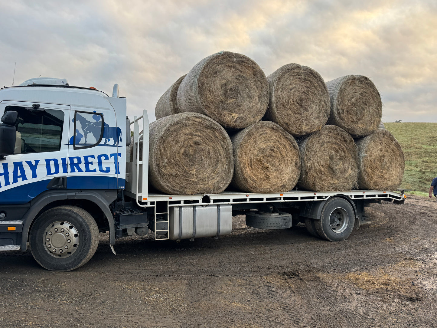 ROUND BALE NATIVE 5X4 LS GRASS $155 (LIMITED STOCK LEFT) DELIVERED