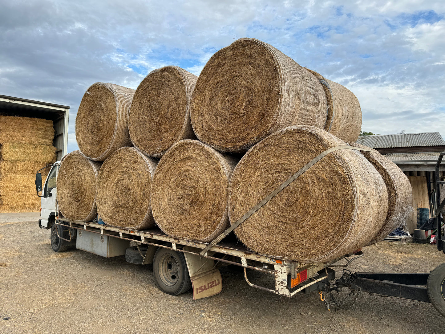 ROUND BALE NATIVE 5X4 LS GRASS $155 (LIMITED STOCK LEFT) DELIVERED